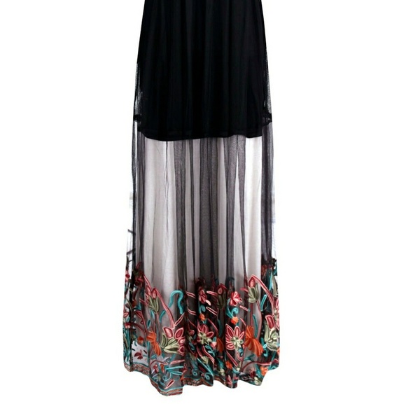 Boutique Embroidered Hem Mesh Maxi Dress - Picture 4 of 5